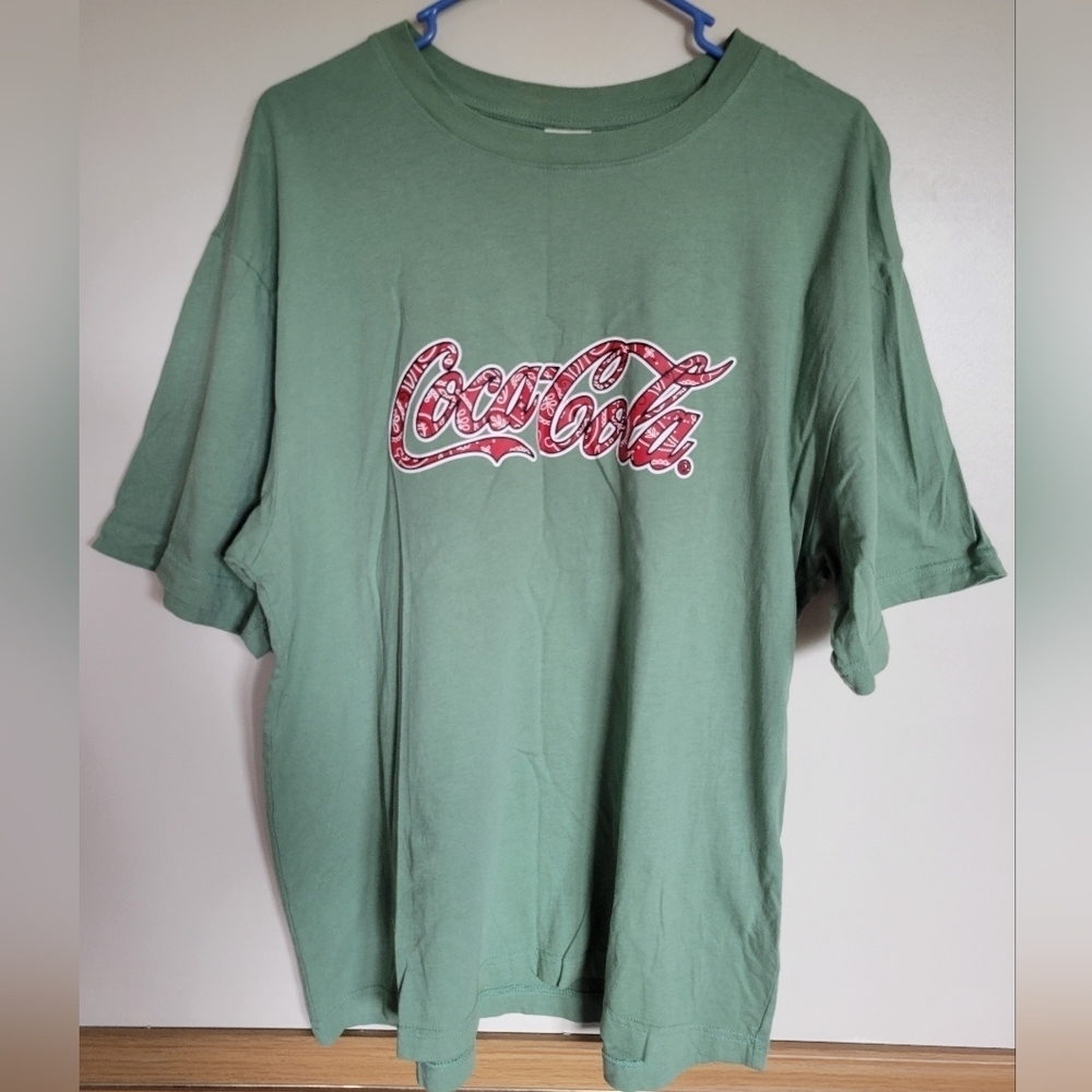 Coca Cola By PacSun Green Bandana Print Logo Tee Size Large - Picture 4 of 7
